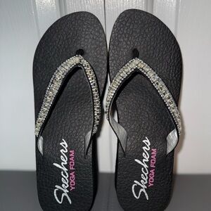 Skechers Black Yoga Foam Flip Flops with Glittering Silver Accents